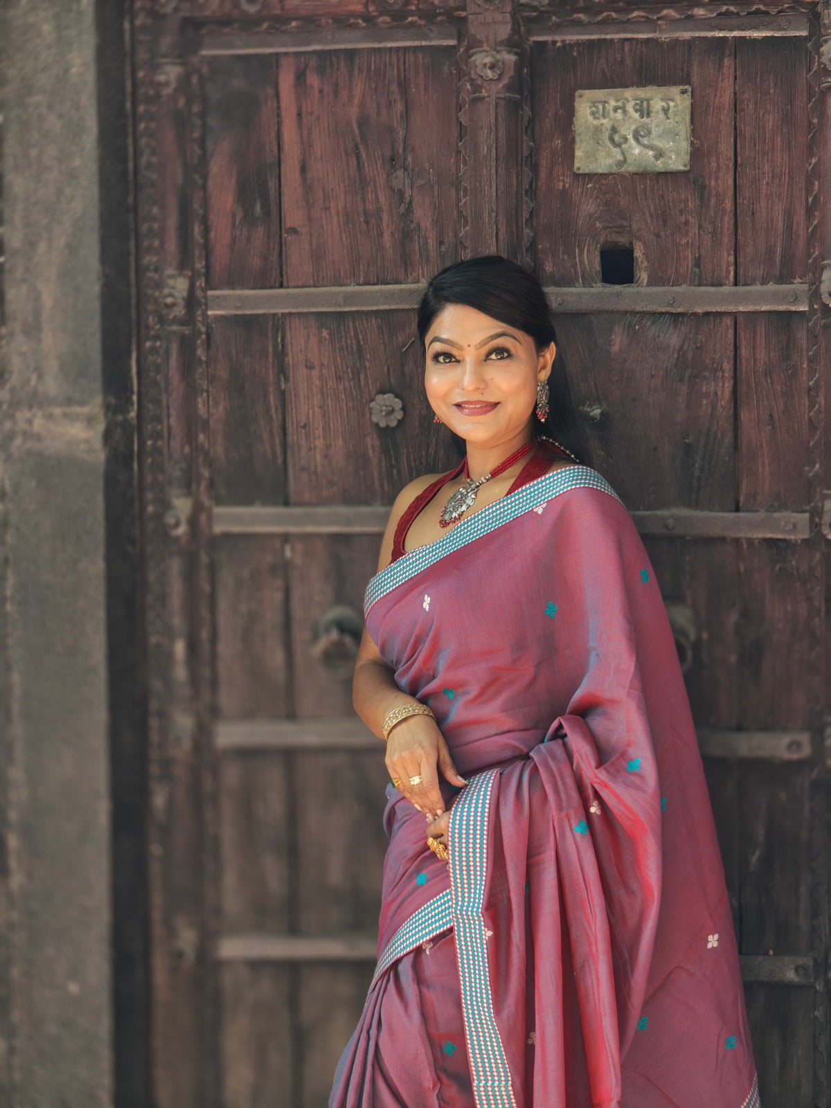 Kaaya Crimson Red – Dual Tone | Handwoven Cotton–Raw Silk Blend Saree