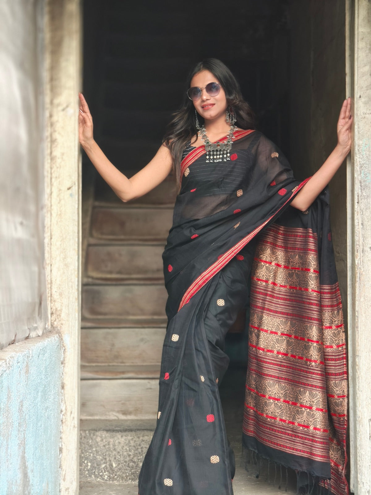 Kaaya BLACK | Handwoven Cotton–Raw Silk Blend Saree