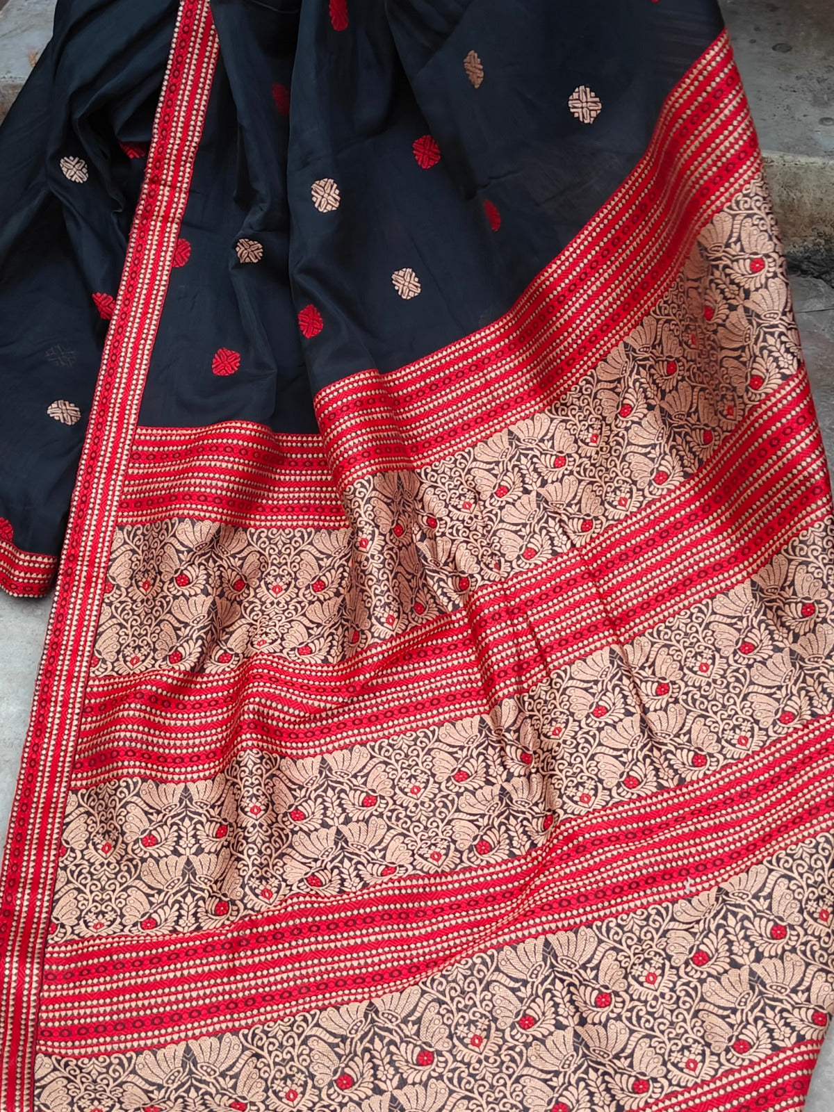 Kaaya BLACK | Handwoven Cotton–Raw Silk Blend Saree