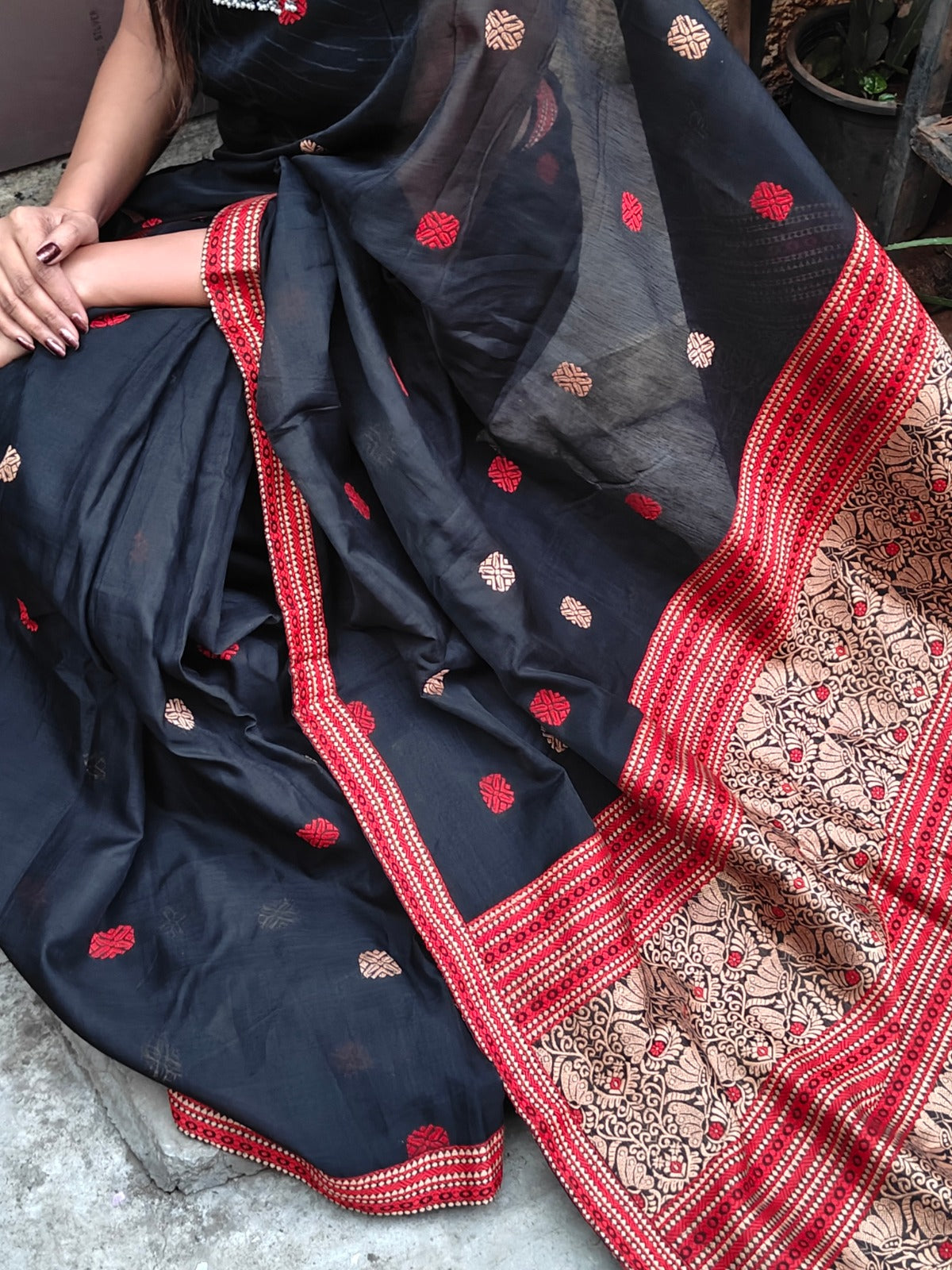 Kaaya BLACK | Handwoven Cotton–Raw Silk Blend Saree