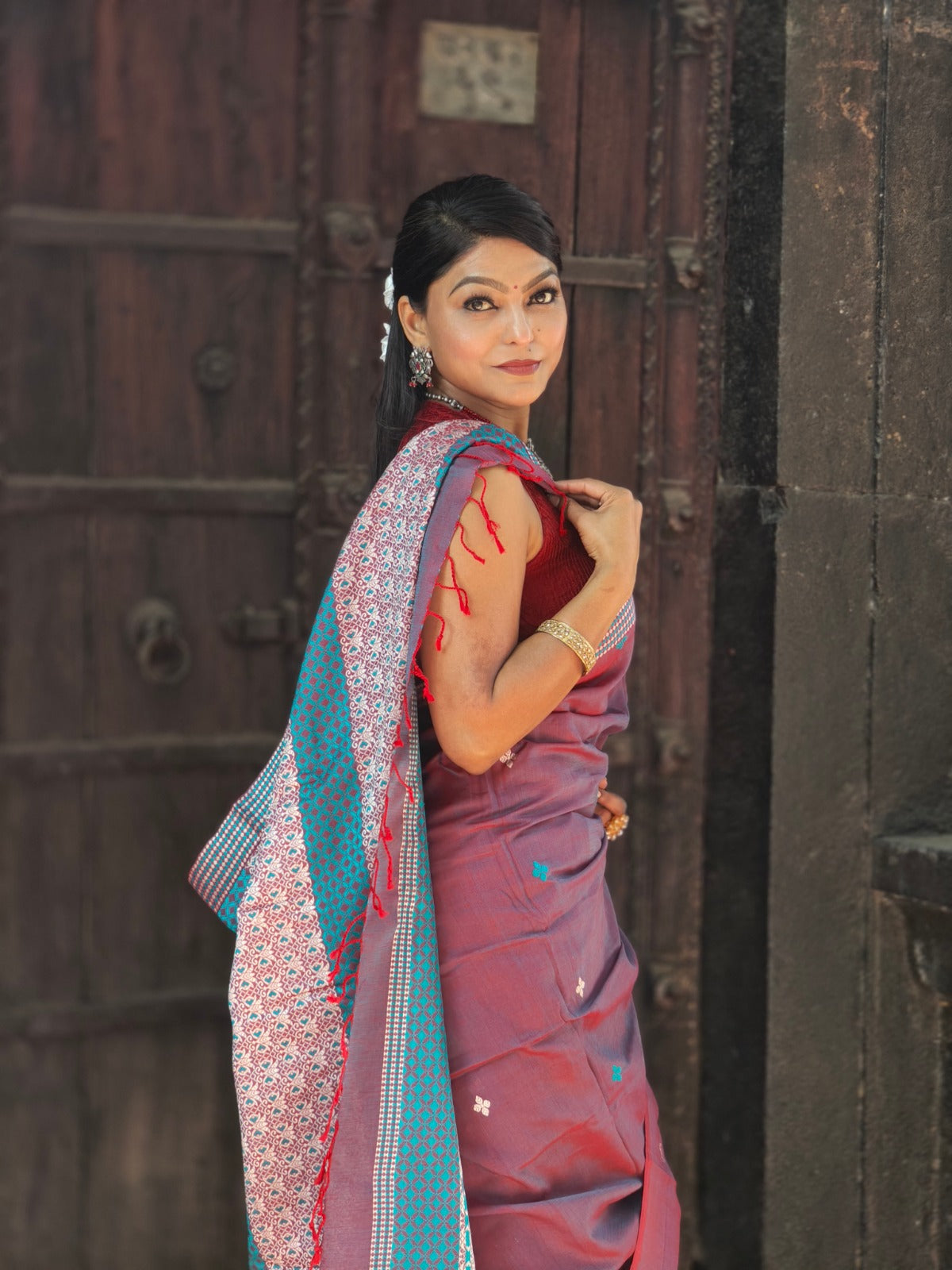 Kaaya Crimson Red – Dual Tone | Handwoven Cotton–Raw Silk Blend Saree